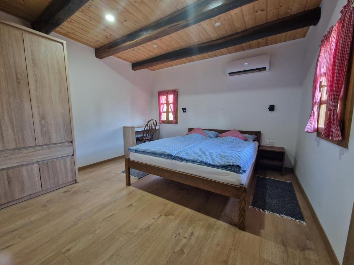 Ruralna Kuca Za Odmor Villa Pozun Ozaly Kültér fotó