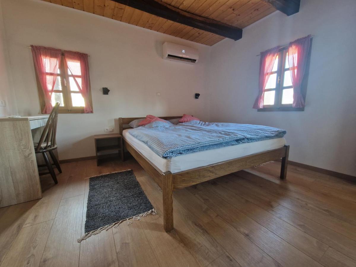 Ruralna Kuca Za Odmor Villa Pozun Ozaly Kültér fotó