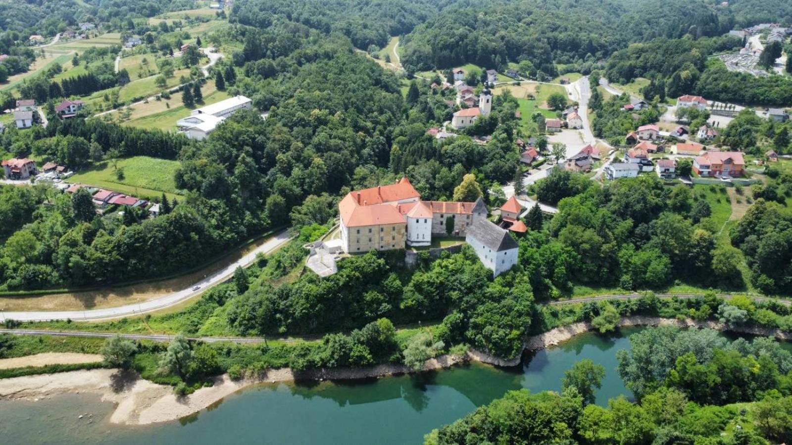 Ruralna Kuca Za Odmor Villa Pozun Ozaly Kültér fotó
